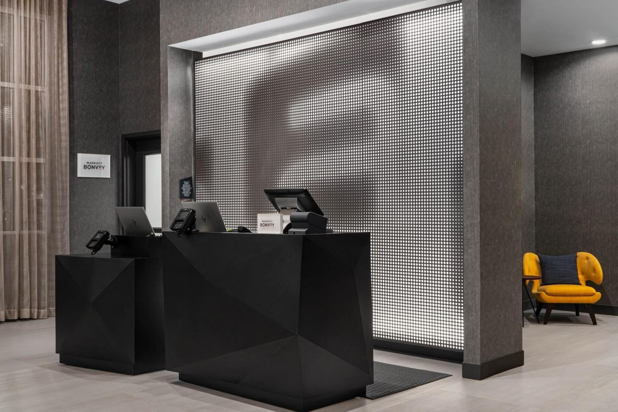 Отель Aloft Katy Mills Экстерьер фото